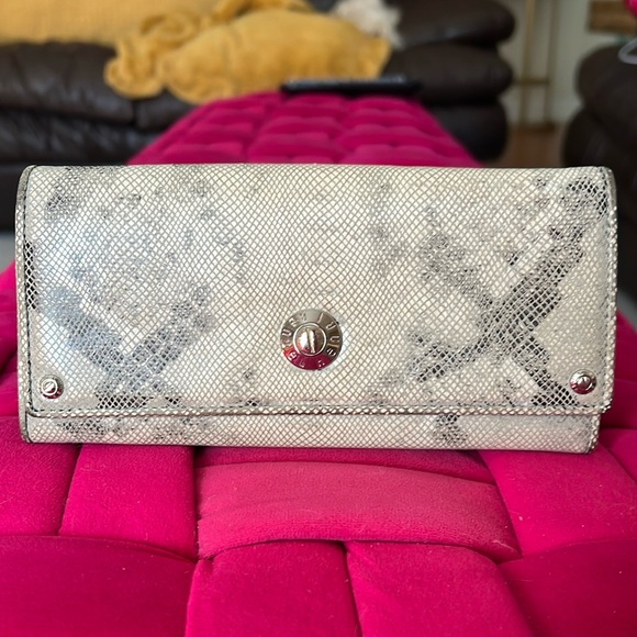 Henri Bendel Wallet-EUC - Picture 2 of 16